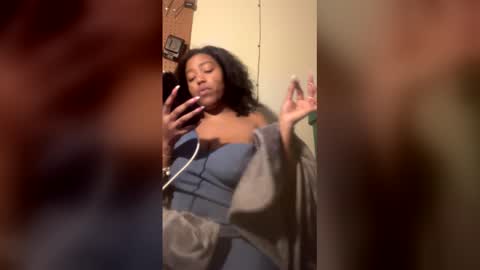 Snapshot of spoilprincesschloee chatting on 12/19/25, 11:01 spoilprincesschloee online show from 12/19/25, 11:01