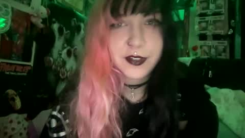 Pixie online show from 10/22/25, 03:56