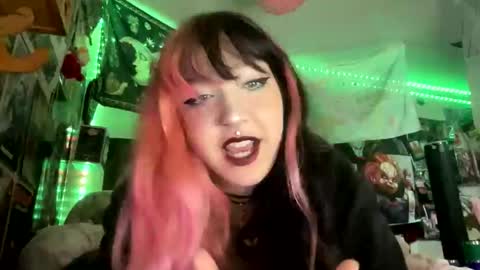 Pixie online show from 10/31/25, 04:30