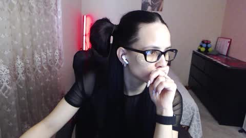 Tips are the best compliment to a woman online show from 02/19/26, 08:10