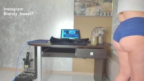 Snapshot of squirt_blondy chatting on 06/18/26, 03:49 Caila online show from 06/18/26, 03:49