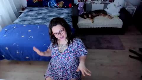 Snapshot of squirt_kimmm chatting on 11/28/25, 10:29 Kim online show from 11/28/25, 10:29