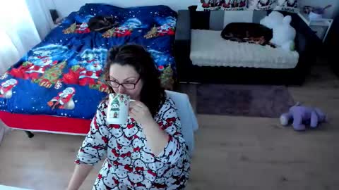 Snapshot of squirt_kimmm chatting on 12/05/25, 09:40 Kim online show from 12/05/25, 09:40