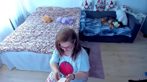 Snapshot of squirt_kimmm chatting on 12/18/25, 11:49 Kim online show from 12/18/25, 11:49