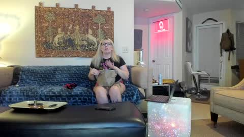 Snapshot of squirt_vip_room chatting on 12/23/24, 01:40 Roxy Day  Mossimo Knight online show from 12/23/24, 01:40