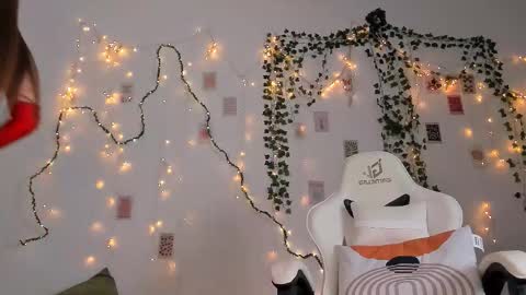 Snapshot of squirtsparkle chatting on 09/30/25, 05:18 Vanessa online show from 09/30/25, 05:18