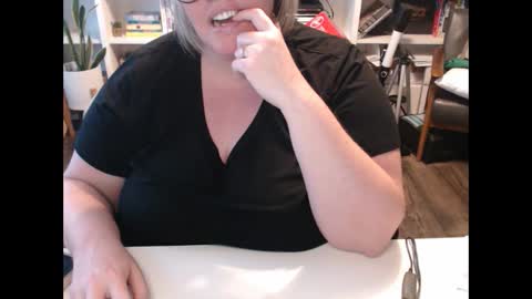 Snapshot of squirtymilfjess chatting on 12/09/24, 05:52 Messi Jessi online show from 12/09/24, 05:52