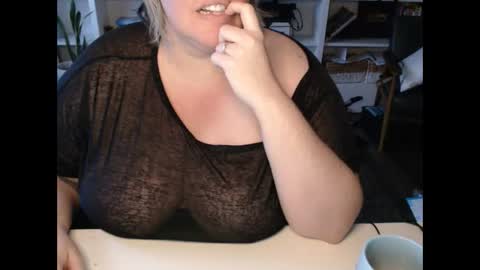 Snapshot of squirtymilfjess chatting on 01/07/25, 02:19 Messi Jessi online show from 01/07/25, 02:19