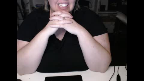 Snapshot of squirtymilfjess chatting on 02/20/25, 02:40 Messi Jessi online show from 02/20/25, 02:40