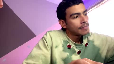 Snapshot of srcejotas chatting on 12/01/24, 04:51 sorry mom online show from 12/01/24, 04:51