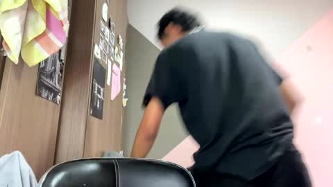 Snapshot of srcejotas chatting on 12/03/24, 01:43 sorry mom online show from 12/03/24, 01:43