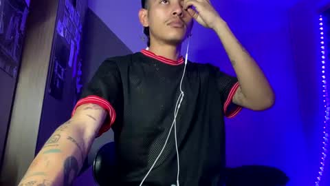 Snapshot of srcejotas chatting on 12/05/24, 11:51 sorry mom online show from 12/05/24, 11:51