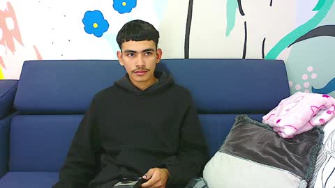 Snapshot of srcejotas chatting on 12/31/24, 04:04 sorry mom online show from 12/31/24, 04:04