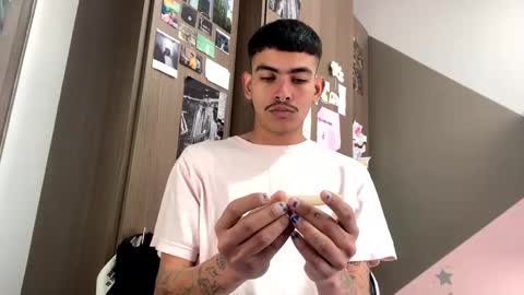 Snapshot of srcejotas chatting on 01/06/25, 06:52 sorry mom online show from 01/06/25, 06:52