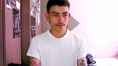 Snapshot of srcejotas chatting on 01/15/25, 05:47 sorry mom online show from 01/15/25, 05:47