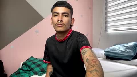 Snapshot of srcejotas chatting on 01/19/25, 06:21 sorry mom online show from 01/19/25, 06:21