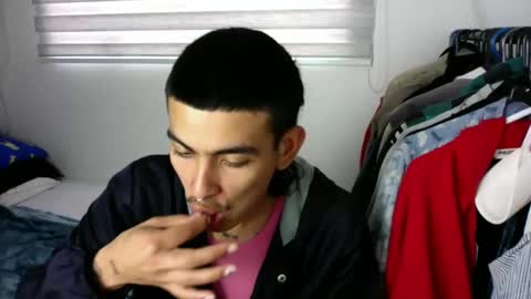 Snapshot of srcejotas chatting on 09/22/25, 06:43 sorry mom online show from 09/22/25, 06:43