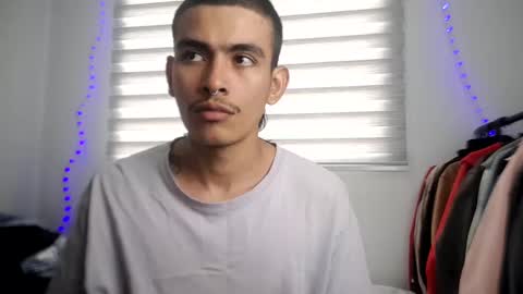 Snapshot of srcejotas chatting on 10/14/25, 06:42 sorry mom online show from 10/14/25, 06:42