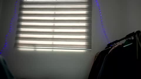 Snapshot of srcejotas chatting on 10/23/25, 05:33 sorry mom online show from 10/23/25, 05:33