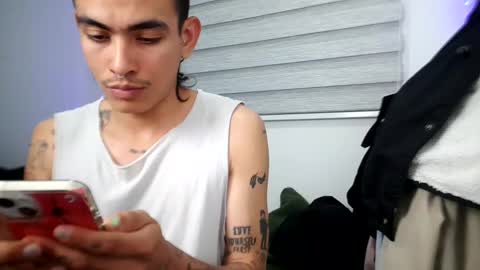 Snapshot of srcejotas chatting on 11/02/25, 12:13 sorry mom online show from 11/02/25, 12:13