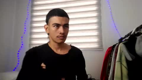 Snapshot of srcejotas chatting on 11/13/25, 05:45 sorry mom online show from 11/13/25, 05:45