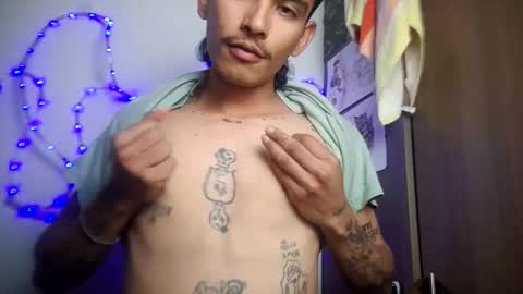 Snapshot of srcejotas chatting on 11/28/25, 09:06 sorry mom online show from 11/28/25, 09:06