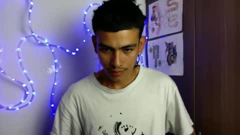 Snapshot of srcejotas chatting on 12/01/25, 12:21 sorry mom online show from 12/01/25, 12:21