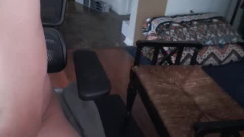 Snapshot of sroberts2269 chatting on 01/14/26, 06:57 sroberts2269 online show from 01/14/26, 06:57