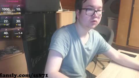 Snapshot of ss871 chatting on 02/15/25, 08:11 florian online show from 02/15/25, 08:11