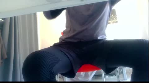 ssenzo online show from 02/09/25, 12:08