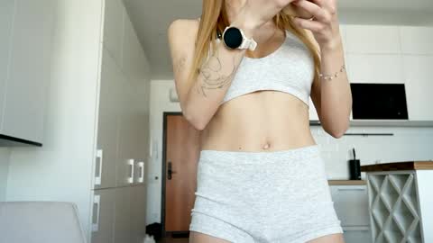 Scarlett online show from 04/22/26, 11:45