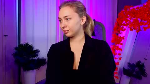 Kate online show from 11/08/25, 01:22