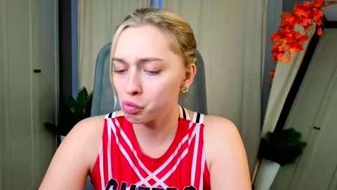 Kate online show from 11/22/25, 01:43