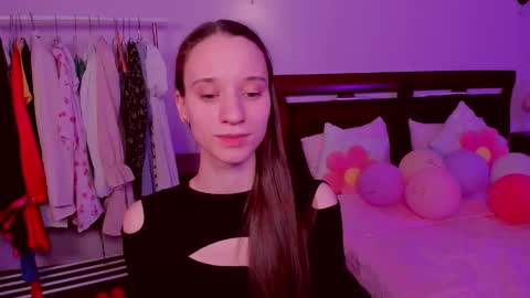 Snapshot of staceycutie chatting on 02/05/26, 06:01 StaceyCutie online show from 02/05/26, 06:01