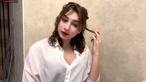 Snapshot of stacicurren chatting on 02/24/26, 09:13 Elli online show from 02/24/26, 09:13