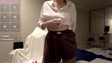 Snapshot of stacicurren chatting on 02/25/26, 05:11 Elli online show from 02/25/26, 05:11