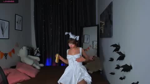 Snapshot of stacy_fromspace chatting on 10/25/25, 02:35 Stacy online show from 10/25/25, 02:35