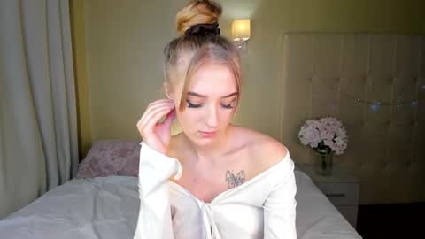 Snapshot of stacy_riiver chatting on 02/22/25, 11:24 Stacy Mon Tue Wed Thu Fri Sun GMT GMT 3 1000am - 0400pm  online show from 02/22/25, 11:24