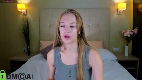 Snapshot of stacy_riiver chatting on 09/15/25, 07:52 Stacy Mon Tue Wed Thu Fri Sun GMT GMT 3 1000am - 0400pm  online show from 09/15/25, 07:52