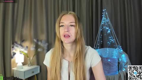 Snapshot of stacy_riiver chatting on 09/30/25, 07:35 Stacy Mon Tue Wed Thu Fri Sun GMT GMT 3 1000am - 0400pm  online show from 09/30/25, 07:35