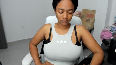 Snapshot of stacy_woods chatting on 02/22/25, 01:22 Zulma Yisset online show from 02/22/25, 01:22