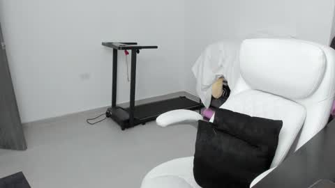 Zulma Yisset online show from 11/22/25, 02:43