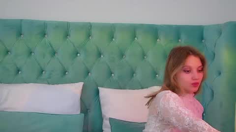 Snapshot of stacyevancesss chatting on 06/08/26, 06:08 StacyEvances online show from 06/08/26, 06:08