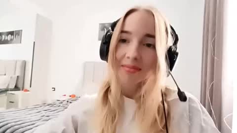 Snapshot of stacyscholle chatting on 02/06/26, 06:29 Mila online show from 02/06/26, 06:29