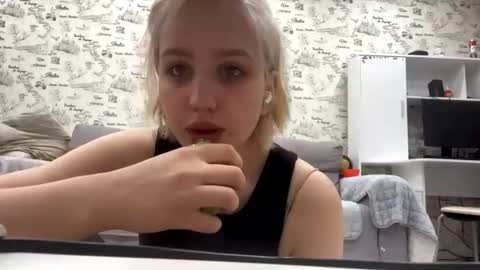 Emma online show from 02/01/26, 04:33
