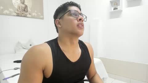 stand_boy01 online show from 11/26/25, 02:56