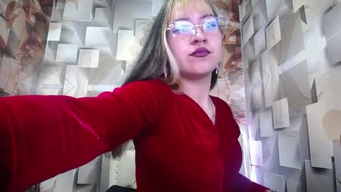 Snapshot of star__pink chatting on 04/07/26, 12:38 S T A R online show from 04/07/26, 12:38