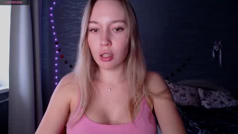 Snapshot of star_and_jane_ chatting on 03/04/25, 01:28 star_and_jane_ online show from 03/04/25, 01:28