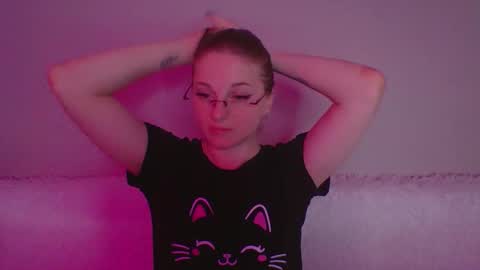 Snapshot of star_girlish chatting on 10/24/25, 05:42 star_girlish online show from 10/24/25, 05:42