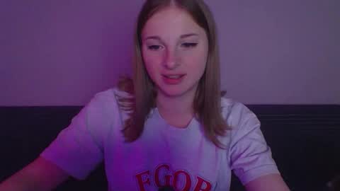 Snapshot of star_girlish chatting on 10/30/25, 08:42 star_girlish online show from 10/30/25, 08:42